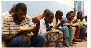 Cameroun-Journée mondiale de la santé mentale : Le Maire de la ville de Yaoundé redonne du sourire aux malades du cerveau