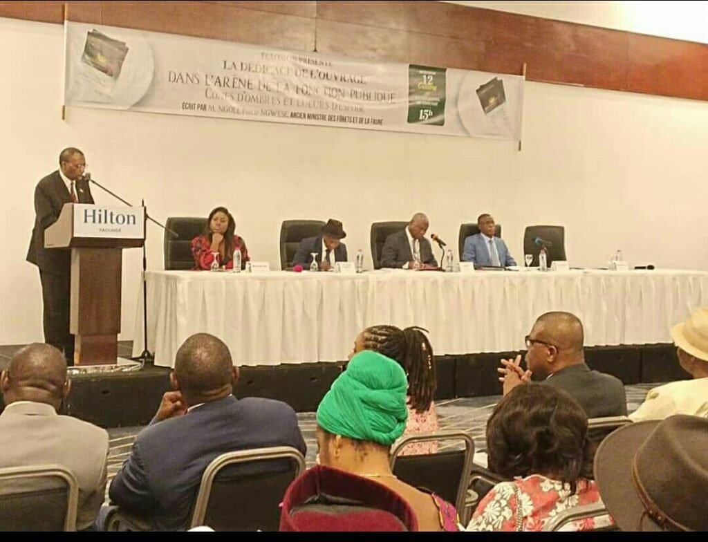 Cameroun-Dédicace de l’ouvrage « Dans l’arène de la fonction publique cônes d’ombres et lueurs d’espoir » : Le ministre Philip Ngole Ngwese magnifie l’interêt supérieur de l’État