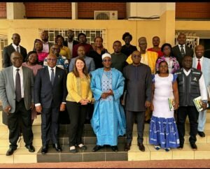 Cameroun-Prise en charge des malades souffrants de Cancer : Signature du certificat de donation de 05 Kg de poudre de morphine