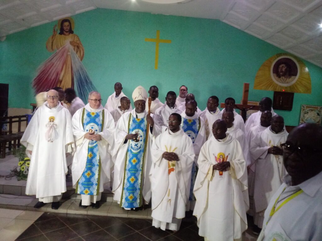 Colloque itinérant sur la Pallottinité au Cameroun-paroisse St Vincent Pallotti de Nlongkak :travailler dans la synodalité véritable pour construire la province en bonne intelligence pastorale.
