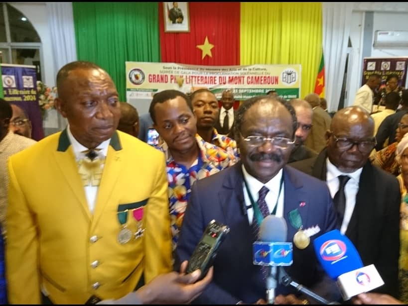 Narcisse Mouelle Kombi Sacré Lauréat du Grand Prix Littéraire du Mont Cameroun 2024